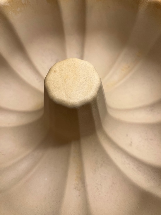 10” Pampered Chef bundt cake stone This has been used once / twice Exc condition - Picture 2 of 5